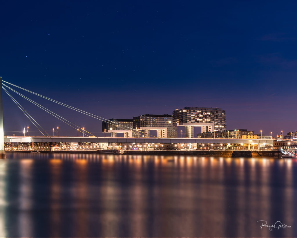 Blaue Stunde in Köln fotografiert
tipps wie du die blaue Stunde fotografieren kannst